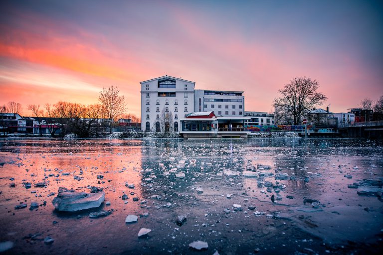 Die Klinkel‘sche Mühle an der Lahn an einem eisigen Wintermorgen