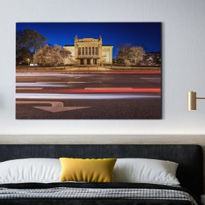 Stadttheater zur blauen Stunde