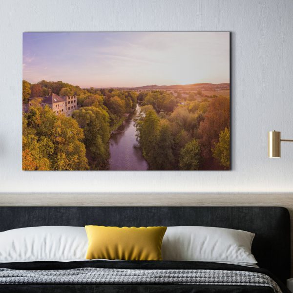 Die Lahn auf Höhe der Badenburg mit Blick in Richtung Launsbach