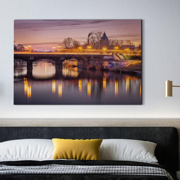 Die Sachsenhäuser Brücke nach Sonnenuntergang
