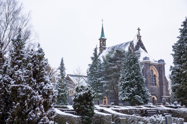 Der erste Schnee auf dem neuen Friedhof