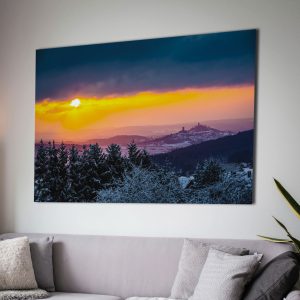Winterlicher Sonnenaufgang über Burg Vetzberg und Burg Gleiberg