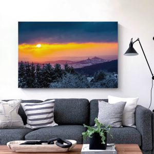 Winterlicher Sonnenaufgang über Burg Vetzberg und Burg Gleiberg