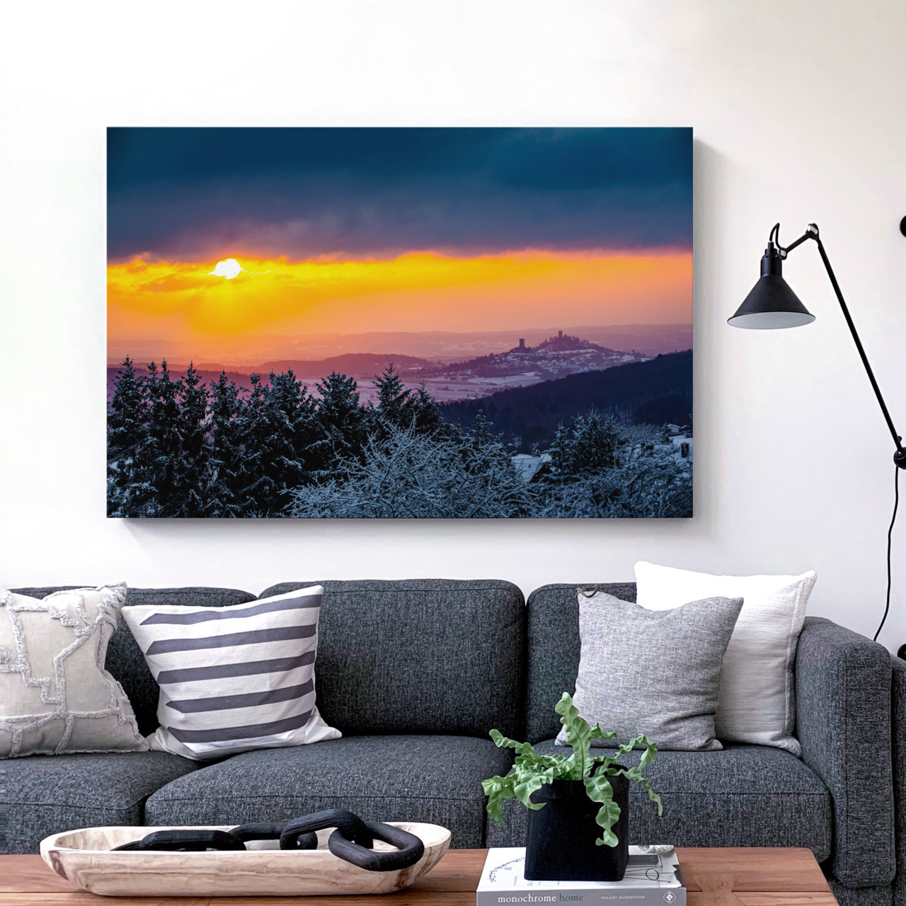 Winterlicher Sonnenaufgang über Burg Vetzberg und Burg Gleiberg