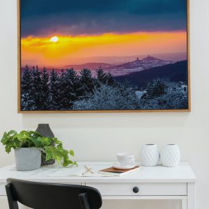 Winterlicher Sonnenaufgang über Burg Vetzberg und Burg Gleiberg