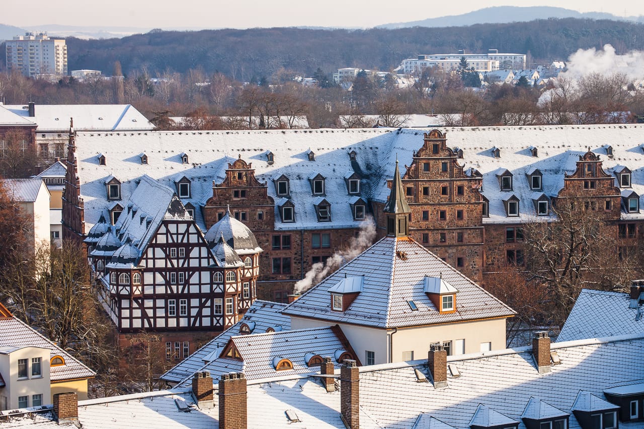 Wintermorgen über Gießen mit Blick auf das Neue Schloss und das Zeughaus