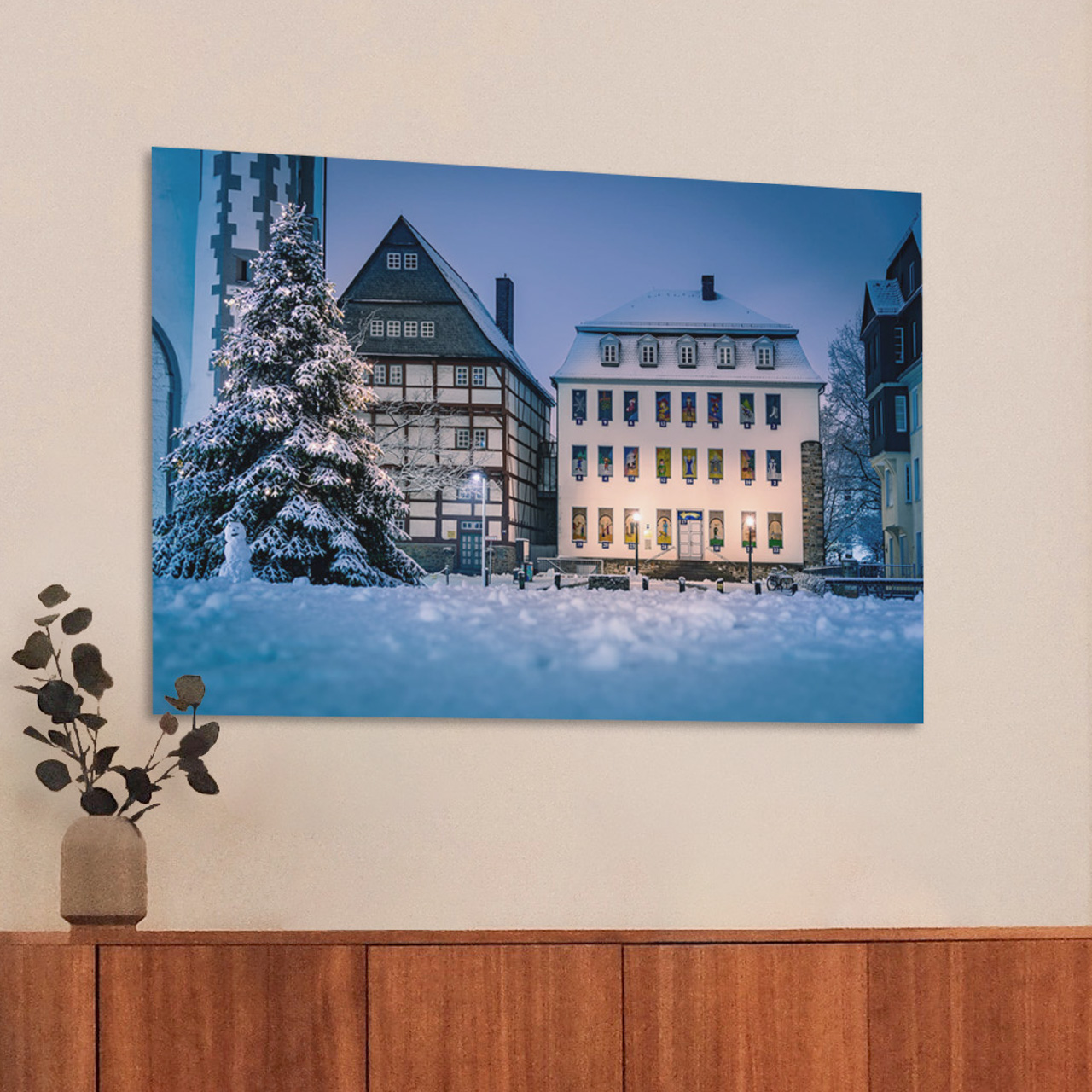 Der erste Schnee auf dem Kirchenplatz