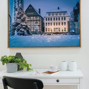 Der erste Schnee auf dem Kirchenplatz