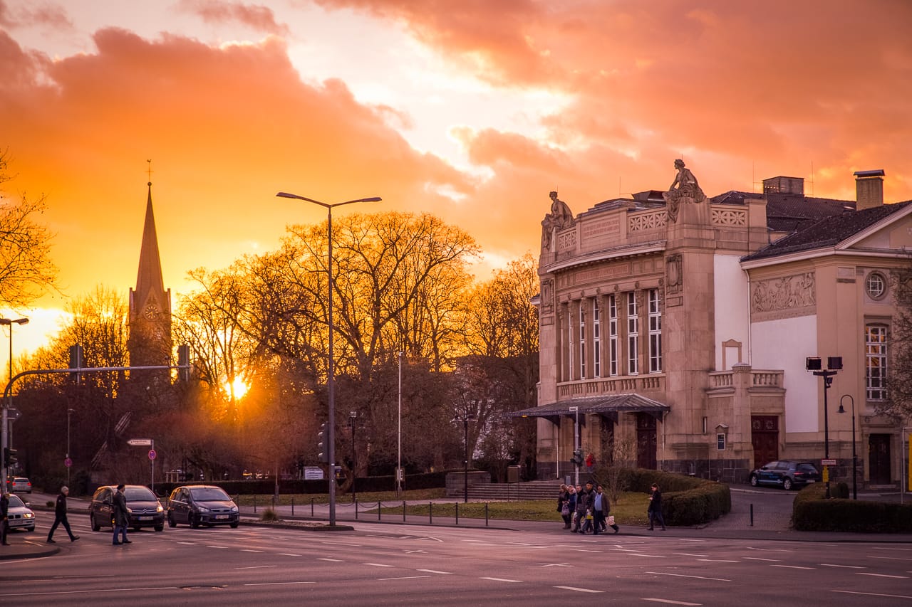 Sonnenuntergang am Stadttheater