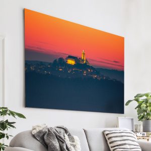 Die Burg Gleiberg nach Sonnenuntergang