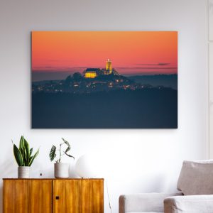 Die Burg Gleiberg nach Sonnenuntergang