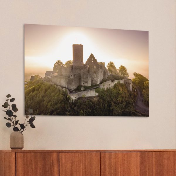 Nebliger Sonnenaufgang über der Burg Gleiberg