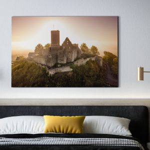 Nebliger Sonnenaufgang über der Burg Gleiberg