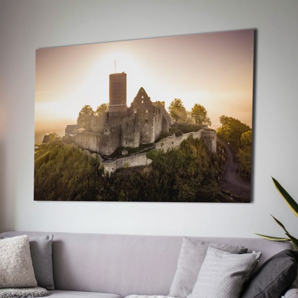 Nebliger Sonnenaufgang über der Burg Gleiberg