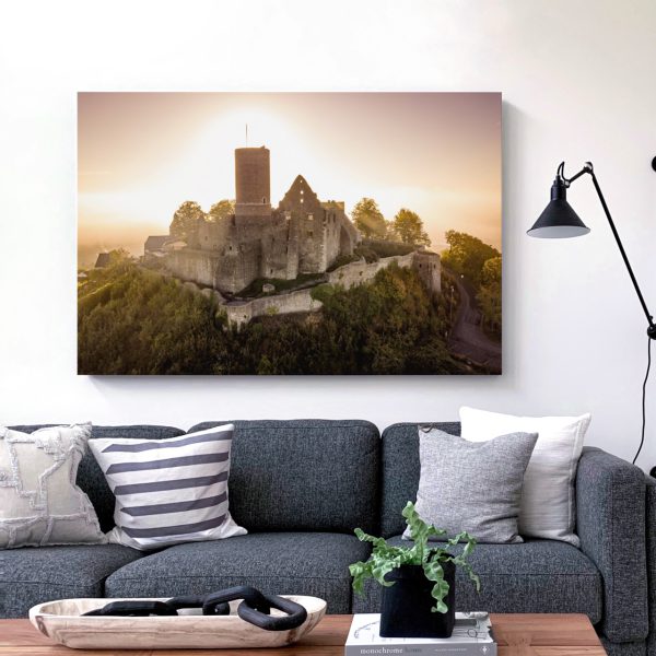Nebliger Sonnenaufgang über der Burg Gleiberg