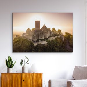 Nebliger Sonnenaufgang über der Burg Gleiberg