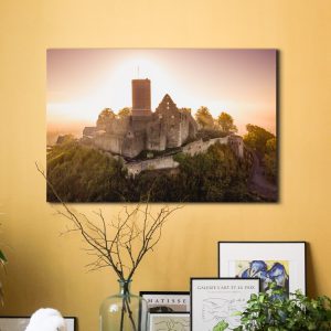 Nebliger Sonnenaufgang über der Burg Gleiberg