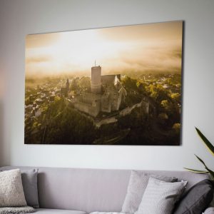 Goldener Sonnenaufgang über der Burg Gleiberg